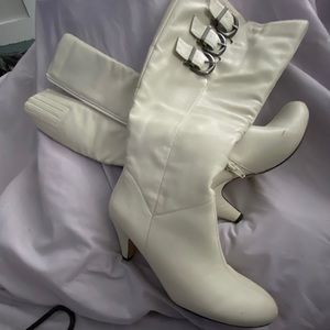 LEATHER KNEE HIGH ZIP UP BOOTS-WORN 2-3 TIMES